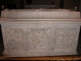 Sarcofago di San Colombano (11982 bytes)